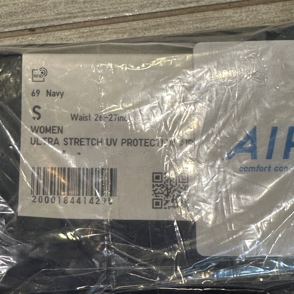 Uniqlo Ultra Stretch UV Protection AIRism Leggings Navy Small NWT - Picture 3 of 3